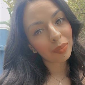 Meet your Posher, Edna